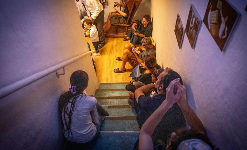 إسرائيليون يمنعون عائلة مسيحية من دخول الملاجئ للاحتماء من القصف