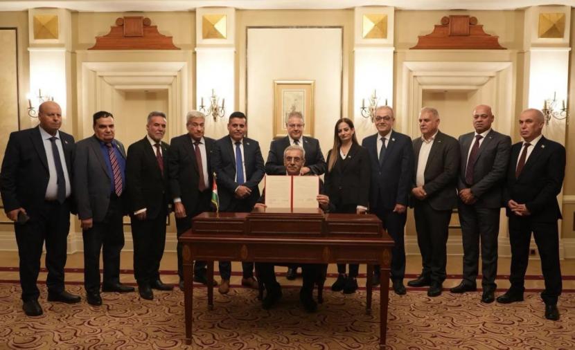 مركز بحثي يربط تمويل لجنة إدارة غزة بالإنجازات العملية