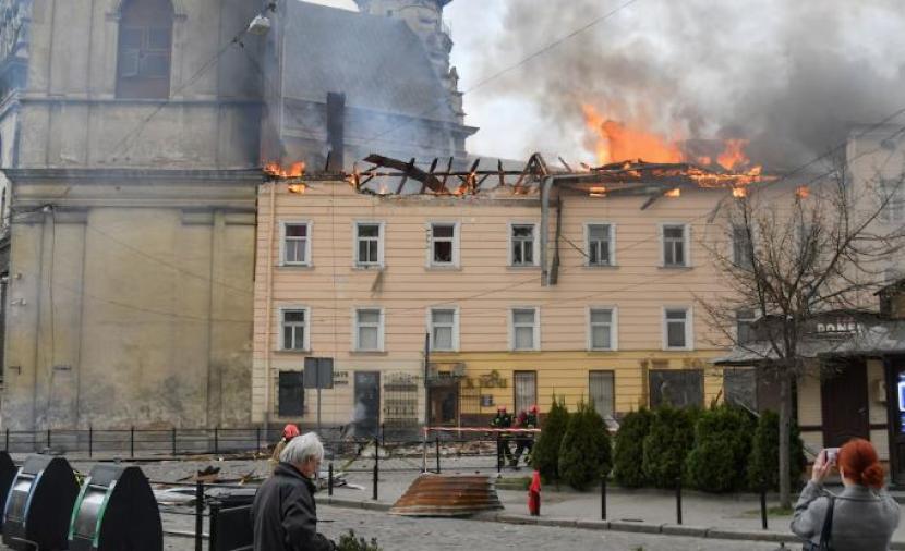 حريق في ميناء "أوست-لوجا" الروسي بعد هجوم أوكراني