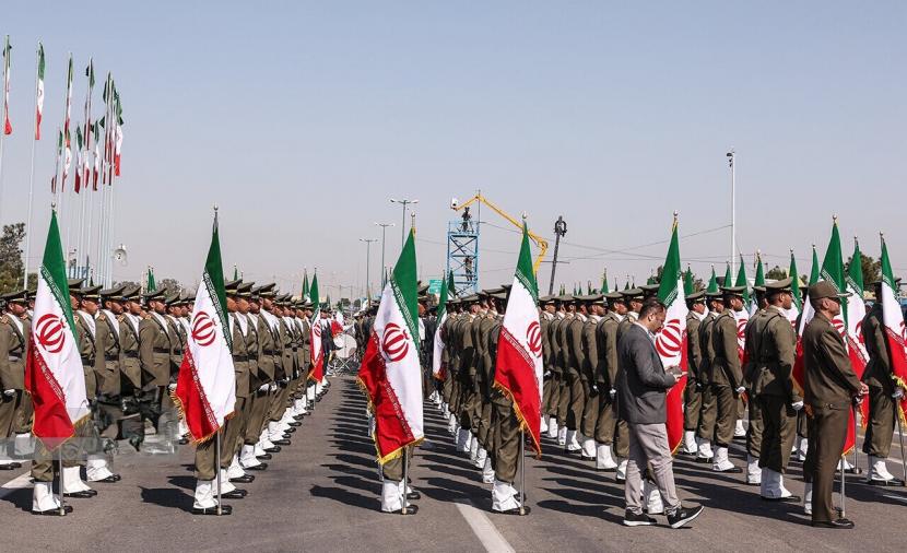 الجيش الإيراني:  أيدينا على الزِّناد وننتظر أوامر القيادة