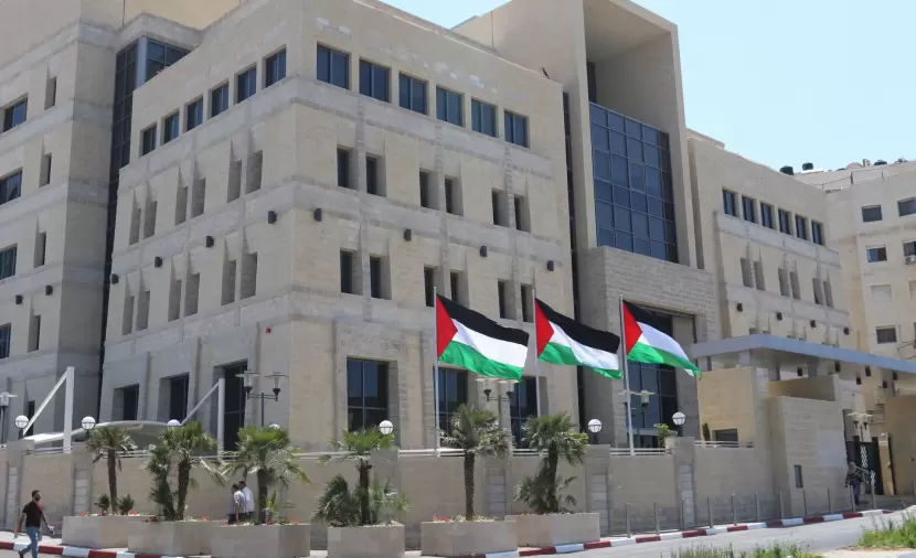 البنوك المخلية .. بين الهروب من الدور المجتمعي والسقوط في الاختبار الوطني