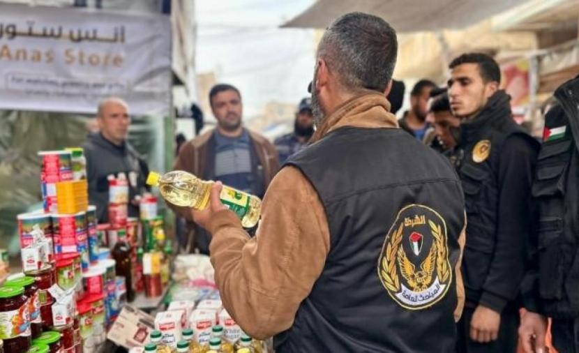 الاقتصاد بغزة تكشف عن تلاعب في سوق المواد الغذائية المجمدة