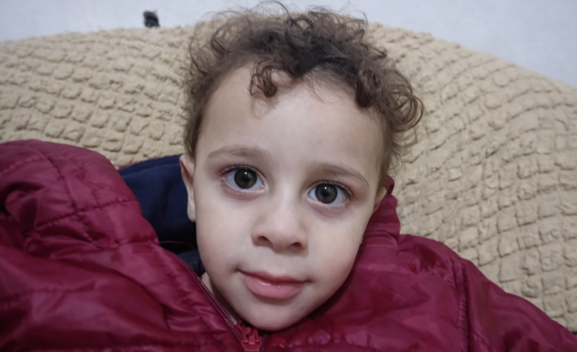 سالم النجار… طفلٌ بين الركام والتنفس