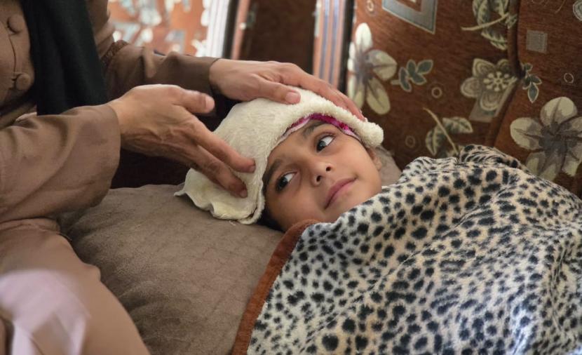 منذ 7 أشهر.. طفلة غزة عالقة بين المرض وجهاز معطل