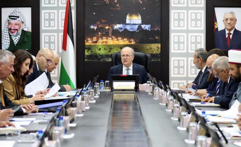 خبراء يدعون السلطة لوقف هدر المال العام