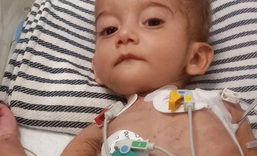 رضيع فلسطيني ينتظر إجلاء طبياً عاجلاً من غزة