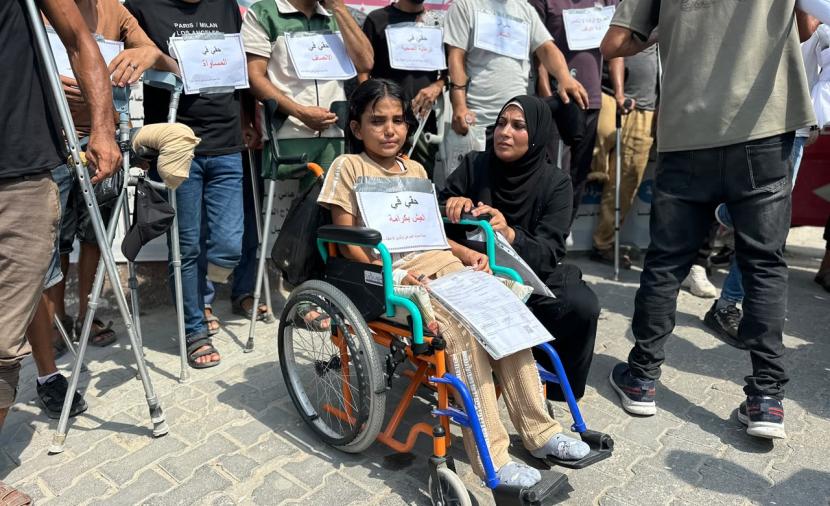 جرحى غزة يحتجون في ناصر لفتح المعابر