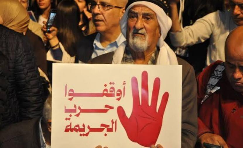 طعن ثلاثة فلسطينيين في مدينة الطيبة