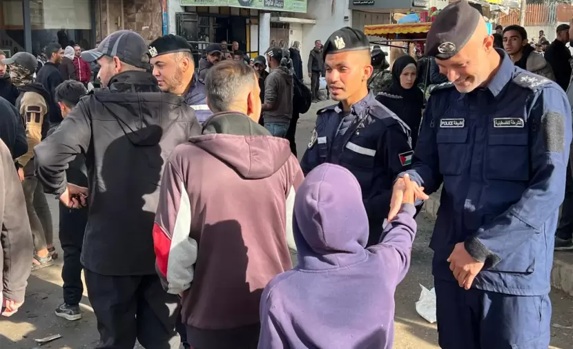 شرطة غزة تواصل عملها رغم الحصار والقصف