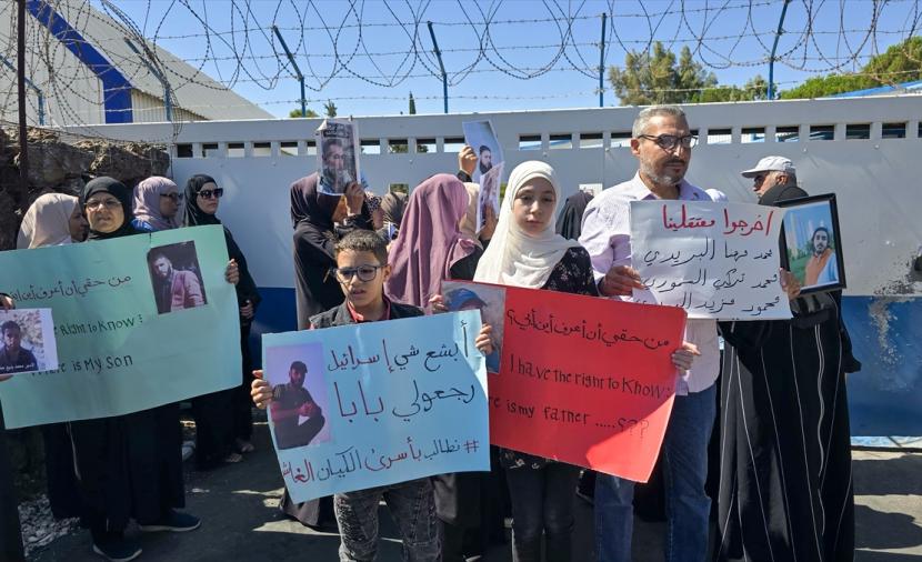 عائلات أسرى سوريين تحتج في القنيطرة للمطالبة بإطلاق سراحهم