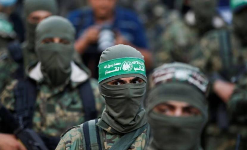 النقاش الفلسطيني حول سلاح المقاومة يتجاوز العسكرية إلى السياسة