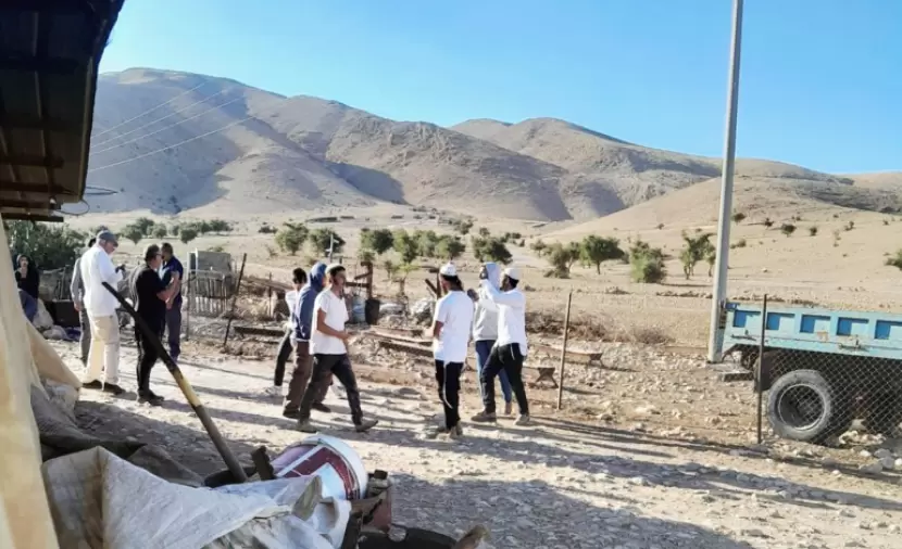 مستوطنون يشنّون هجمات على بلدات فلسطينية بالضفة