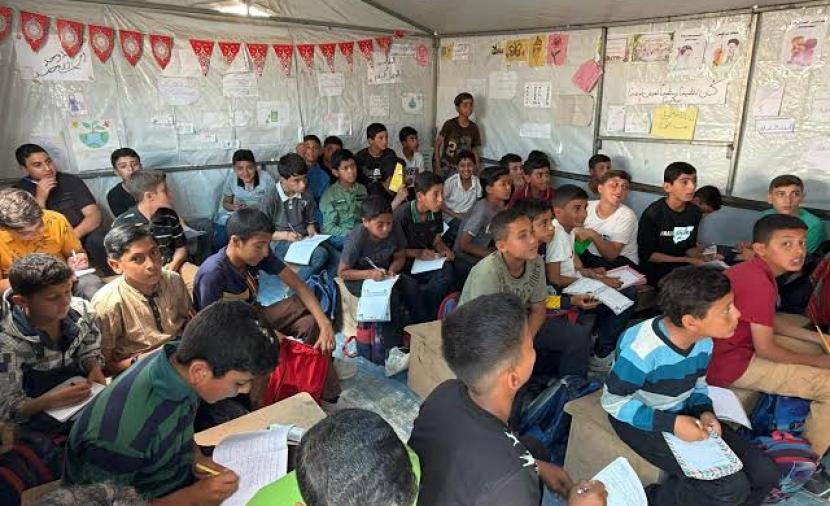 المدارس بغزة تستقبل الطلبة في عام دراسي جديد وسط تحديات الحرب