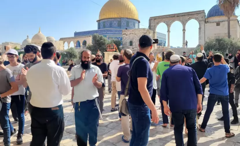 مستوطنون يقتحمون الأقصى ويؤدون طقوساً تلمودية