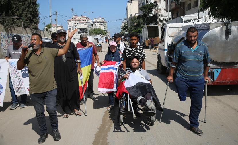 جرحى وأمرضى يطالبون بحقهم في السفر للعلاج بالخارج