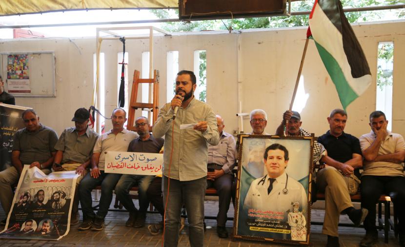 وقفات تضامنية أسبوعية بغزة للمطالبة بتحرير الأسرى