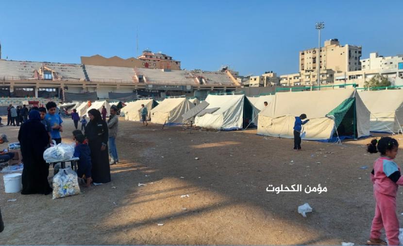 ملاعب غزة تتحول إلى مخيمات نزوح بدلاً من ساحات رياضية