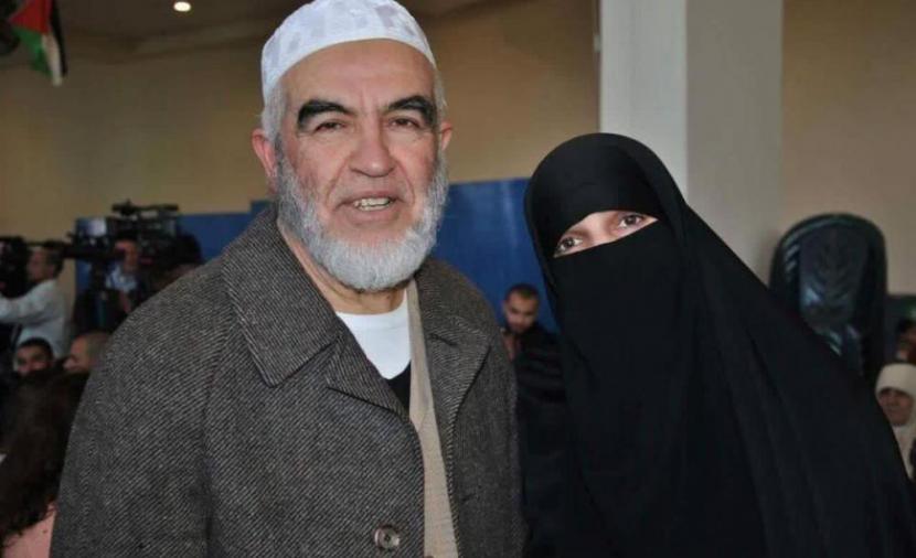 قوات الاحتلال تعتقل الناشطة منتهى أمارة من منزلها في زلفة