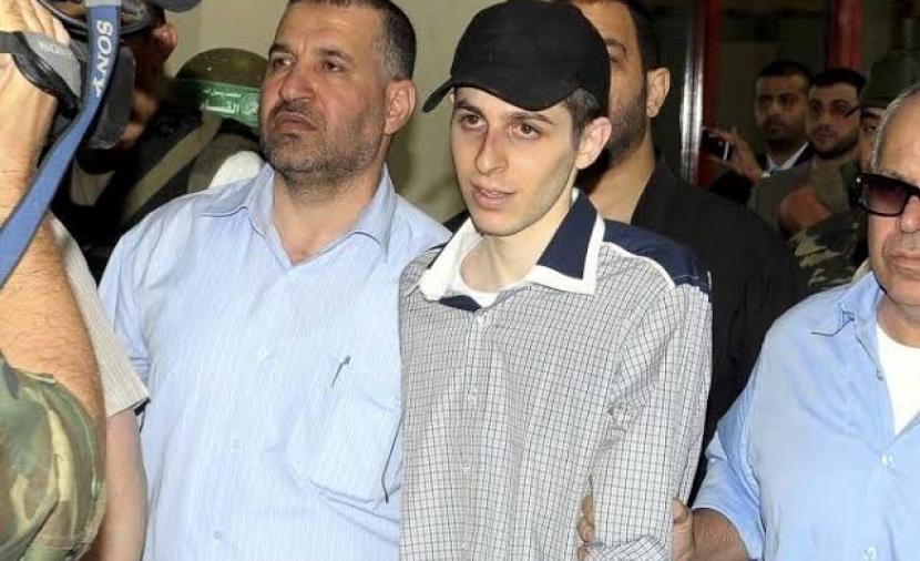 صفقة "وفاء الأحرار" حررت 1027 أسيراً فلسطينياً قبل 15 سنة