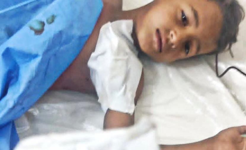 الاحتلال يرمي طالباً برصاصه داخل خيمة تعليمية بخان يونس