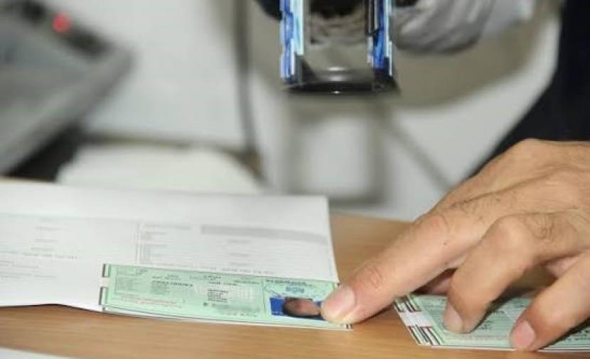 الأحوال المدنية في غزة تنجز 124 ألف معاملة في ثلاثة أشهر