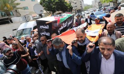 جنازة رمزية أمام مقر الصليب الأحمر بغزة للمطالبة ب…اج عن الأسرى الشهداء لدى حكومة الإحتلال الإسرائيلي.JPG