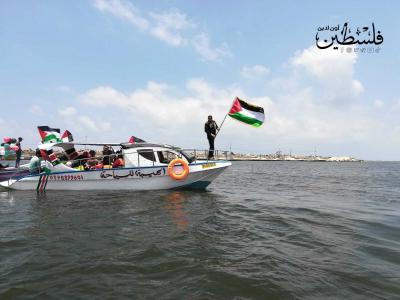 رسائل سياسية إلى البحر..   أهالي غزة يعبرون عن آمالهم بتحقيق الحرية البحرية لهم (7)