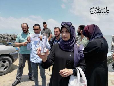 رسائل سياسية إلى البحر..   أهالي غزة يعبرون عن آمالهم بتحقيق الحرية البحرية لهم (8)