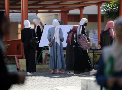أجواء ما قبل دخول قاعة الامتحان للثانوية العامة - غزة (5)