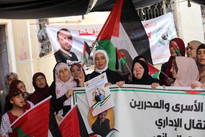انتهاكات الاحتلال - تضامن -الخليل.. وقفة تضامنية مع الأسرى المضربين عن الطعام (3).jpg