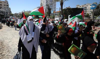 مسير قرآني لـ800 حافظة للقرآن الكريم شوارع مدينة غزة (23).jpg