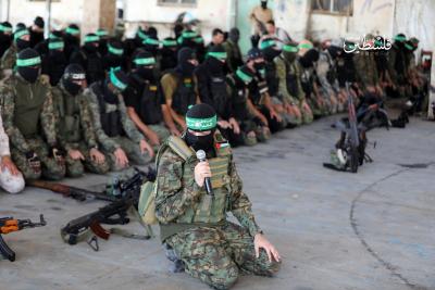 عرض عسكري لكتائب القسام في الذكرى الثامنة لاختطاف الجندي الإسرائيلي شاؤول ارون في غزة (1)
