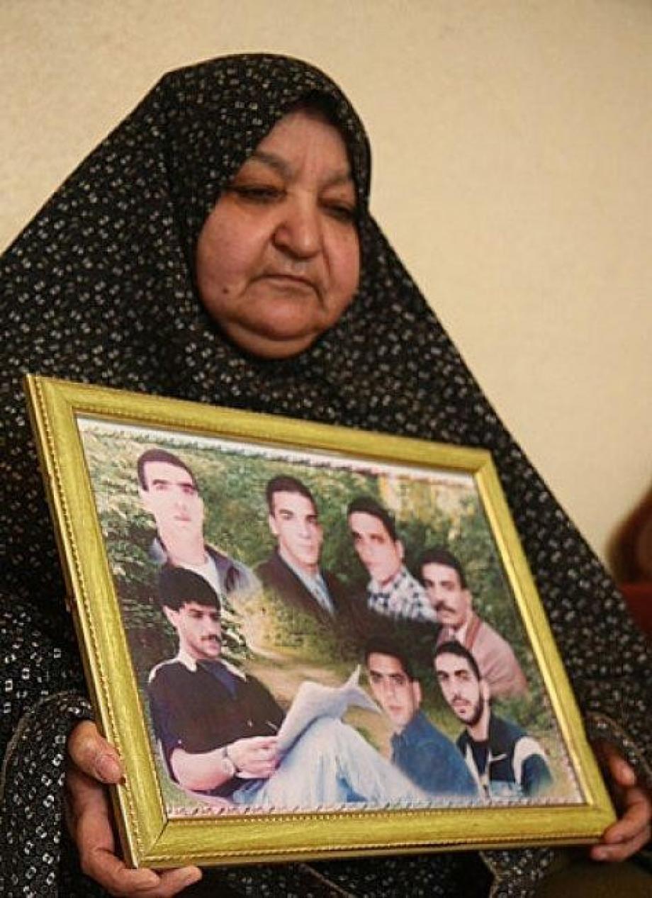 الاحتلال يمنع والدة الأسير ناصر أبو حميد من الزيارة رغم مرضه الشديد |  فلسطين أون لاين