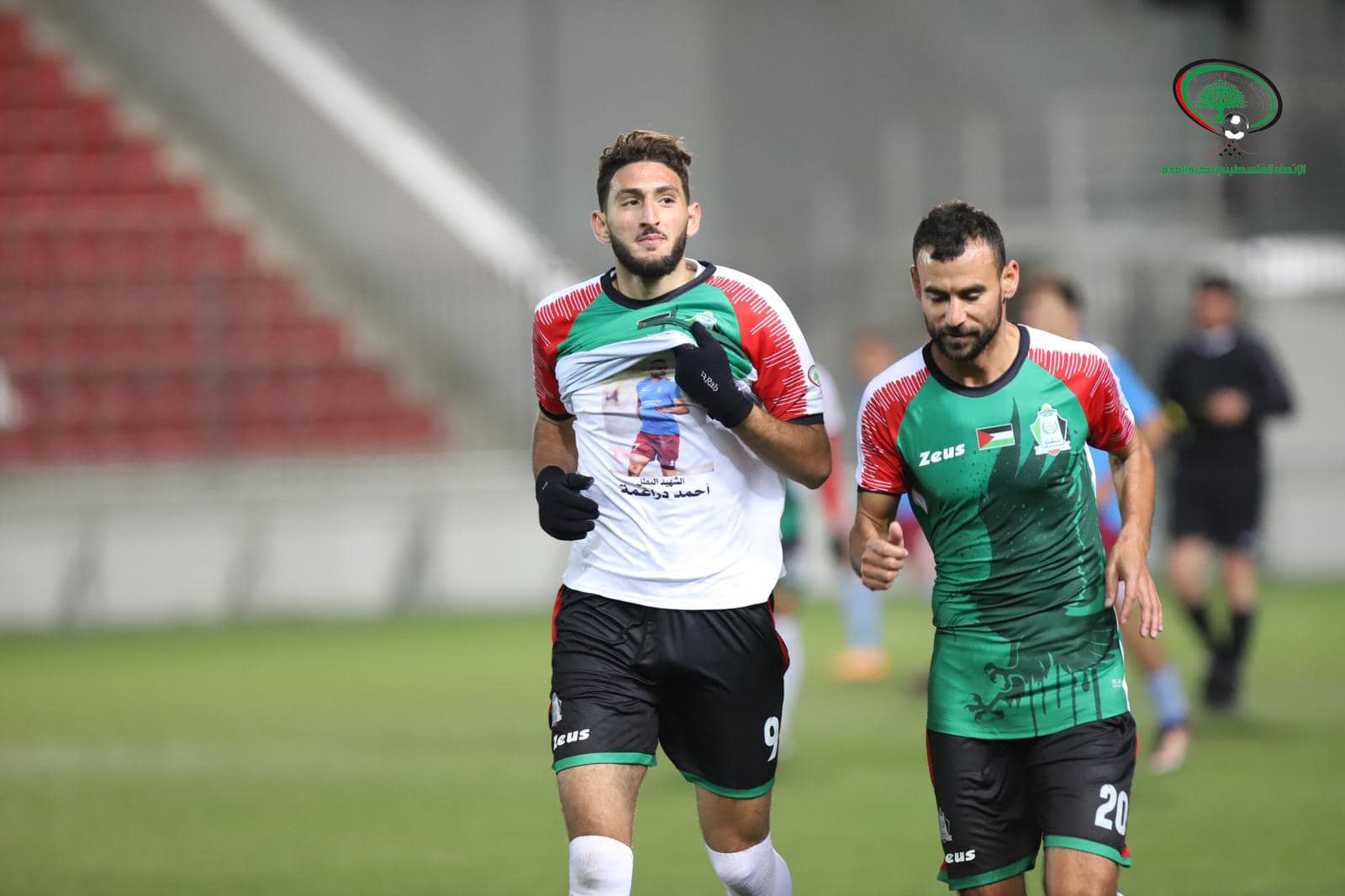 1 - صور الشهيد أحمد دراغمة تزين مباريات كأس أبو عمار3.jpg
