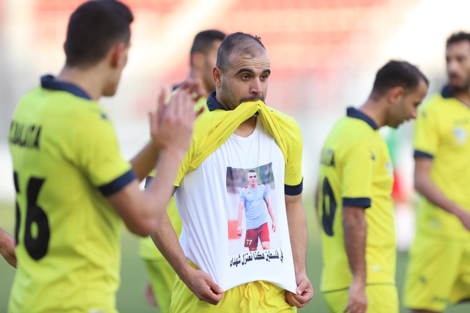 1 - صور الشهيد أحمد دراغمة تزين مباريات كأس أبو عمار2.jpg