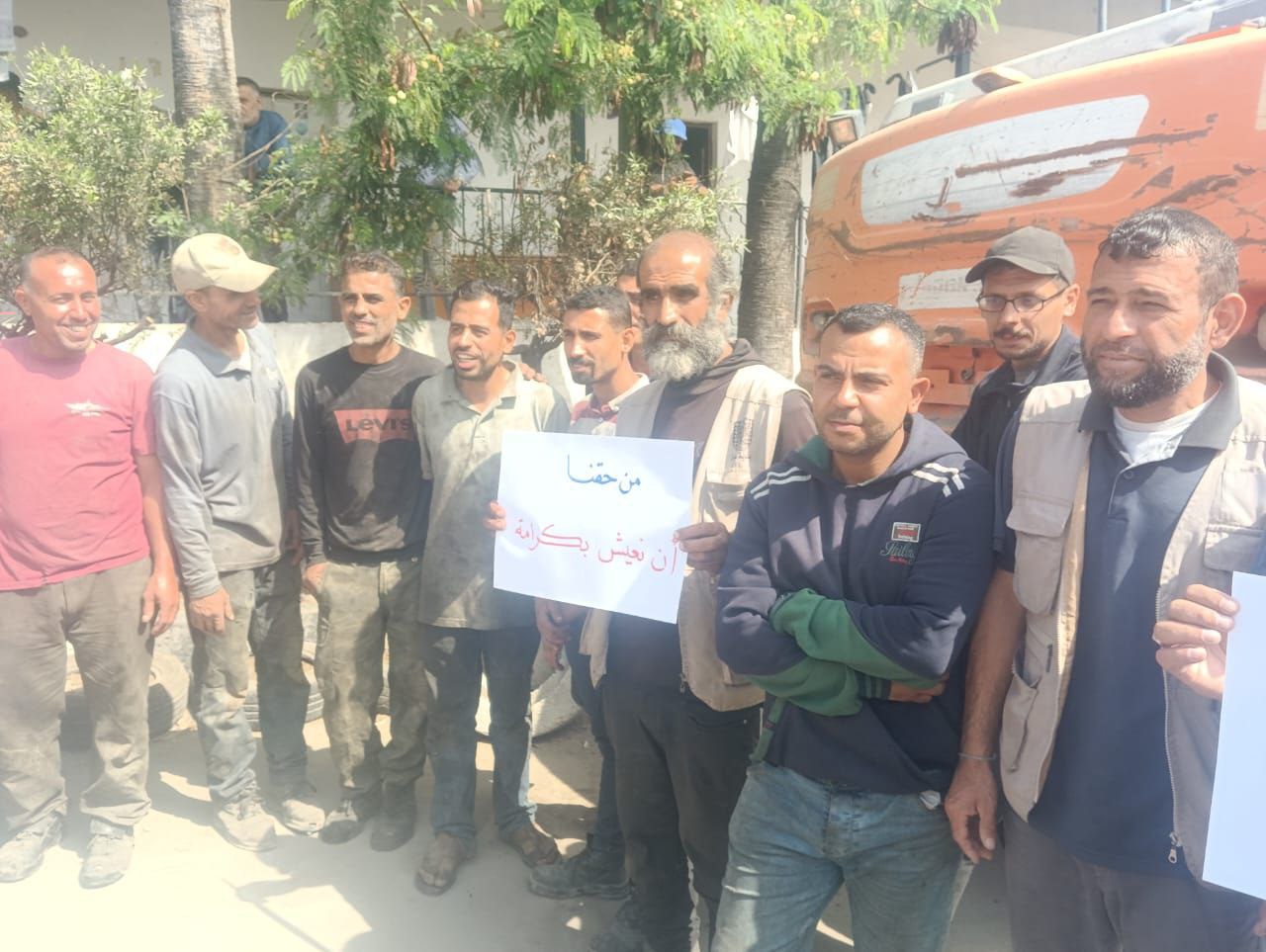 موظفو بلدية غزة بلا أجور.. أجساد منهكة وأرواح تقاوم