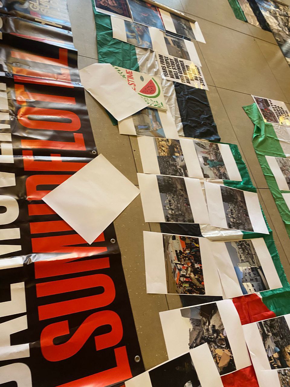 نشطاء ينظمون معرض صور في محطةأمستردام تضامنا مع غزة