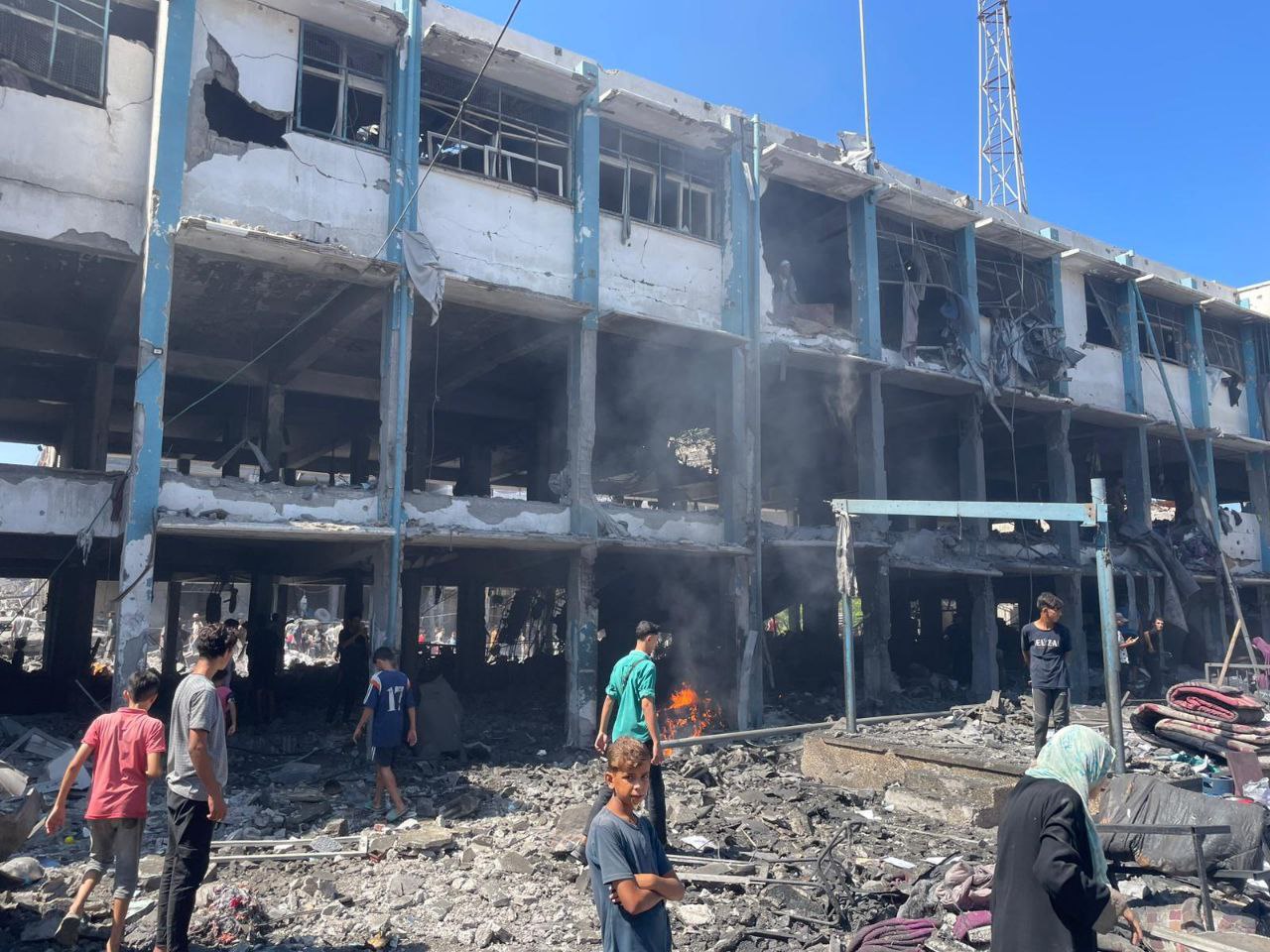 قصف مدرسة أبو عاصي.. جريمة جديدة ضد المدنيين في غزة