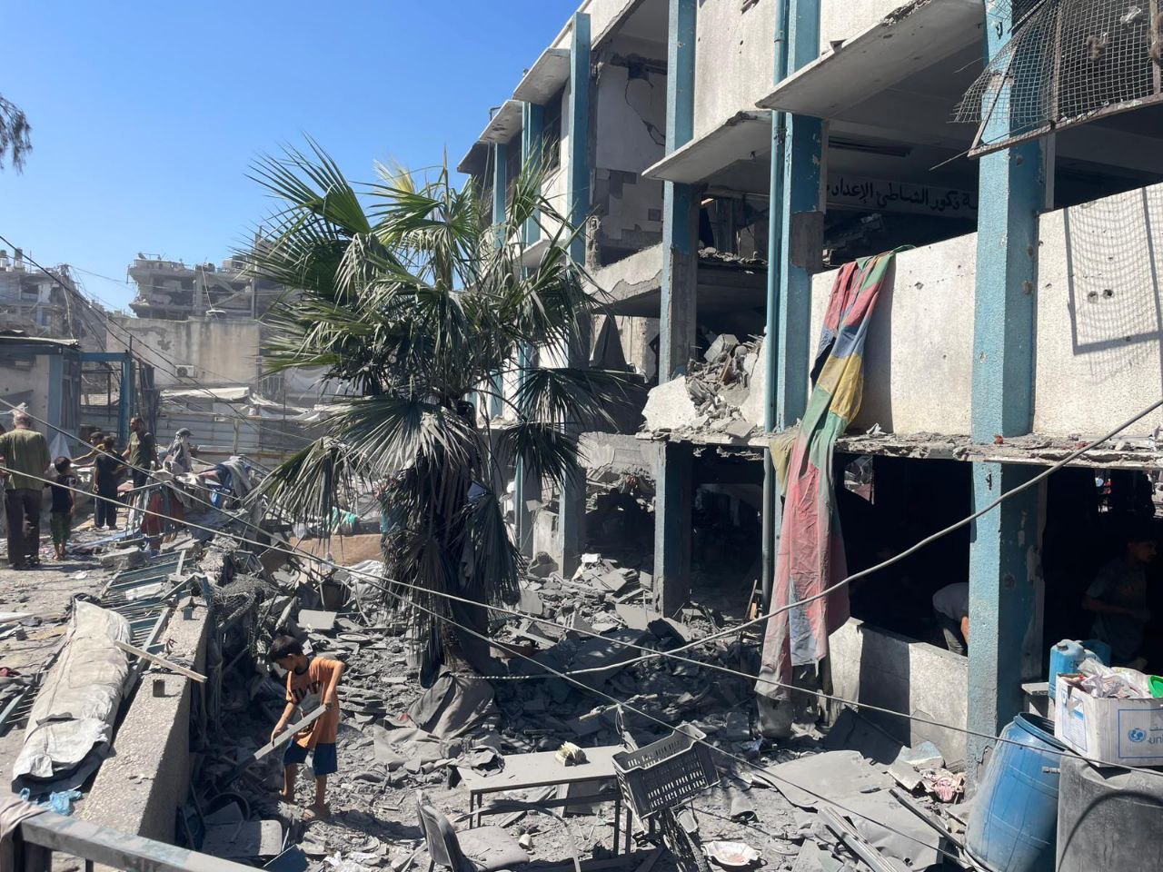 قصف مدرسة أبو عاصي.. جريمة جديدة ضد المدنيين في غزة