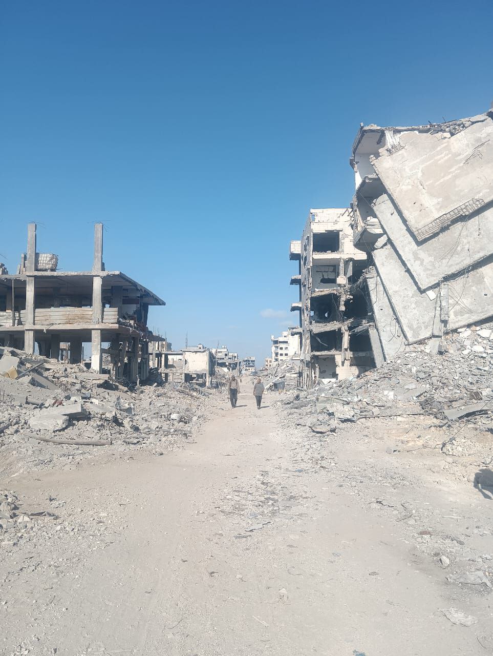 تقرير خيمة على الركام... الغزي لاشين يعود إلى حارته ليؤنسه الحجر تقرير خيمة على الركام... الغزي لاشين يعود إلى حارته ليؤنسه الحجر