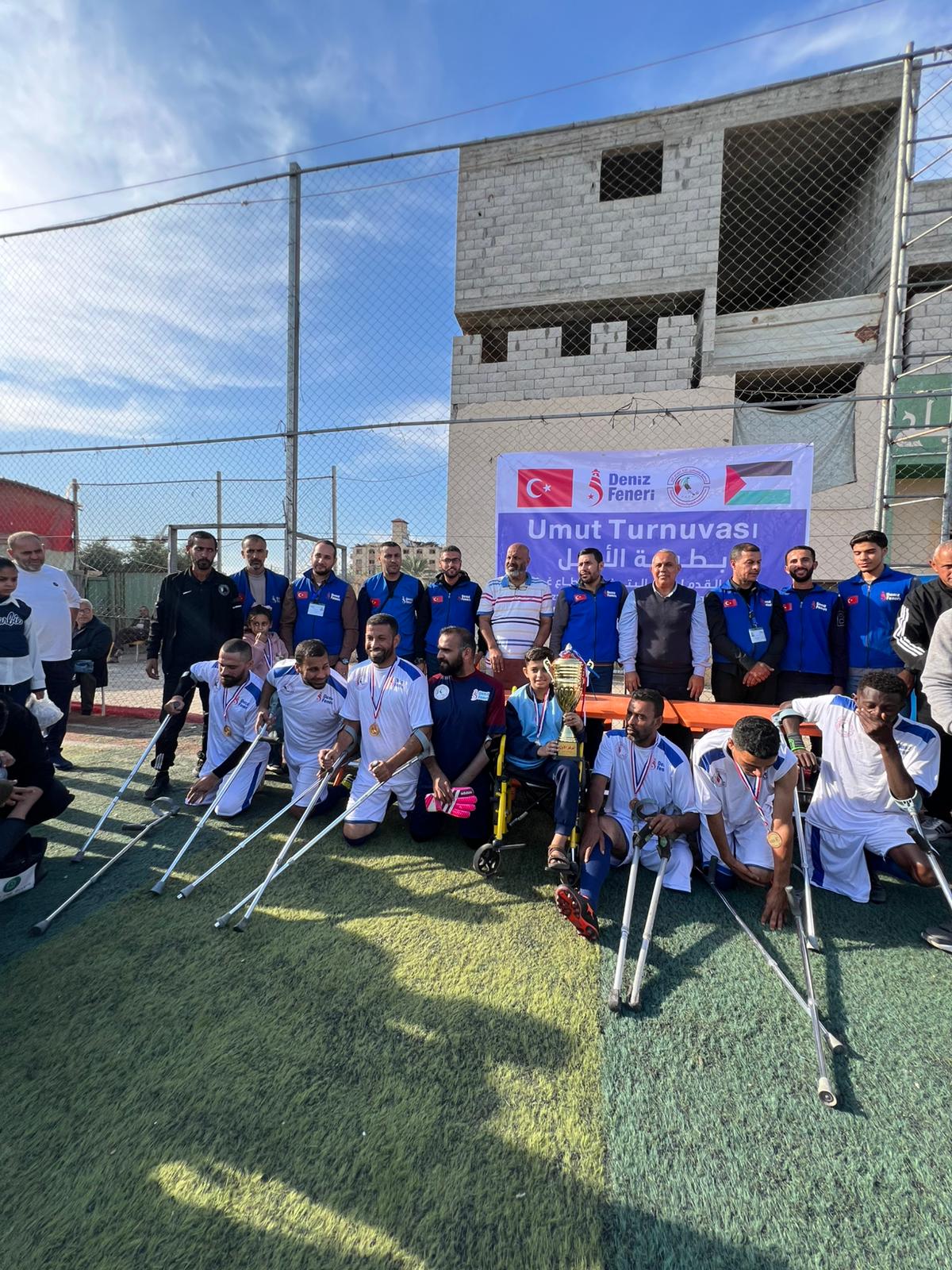 بالصور في غزة.. بطولة كرة قدم تعيد الأمل لذوي البتر