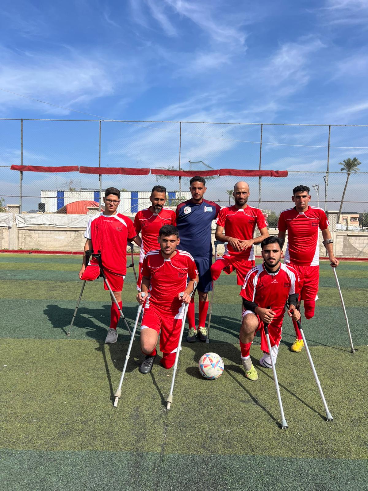 بالصور في غزة.. بطولة كرة قدم تعيد الأمل لذوي البتر