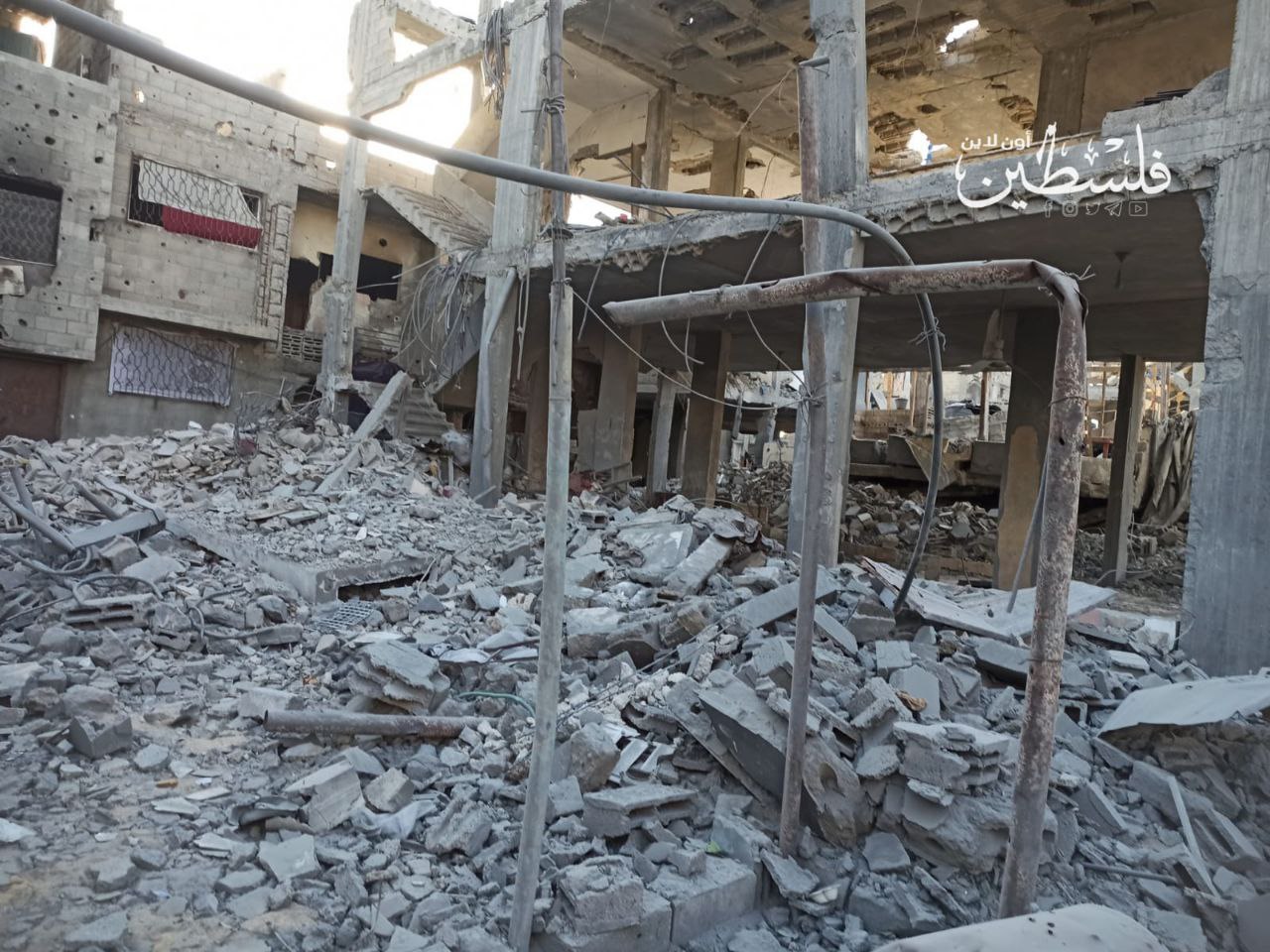 بالصور مخيم الشاطئ.. بين الركام والحياة وصمود لا يقهر في وجه التهجير