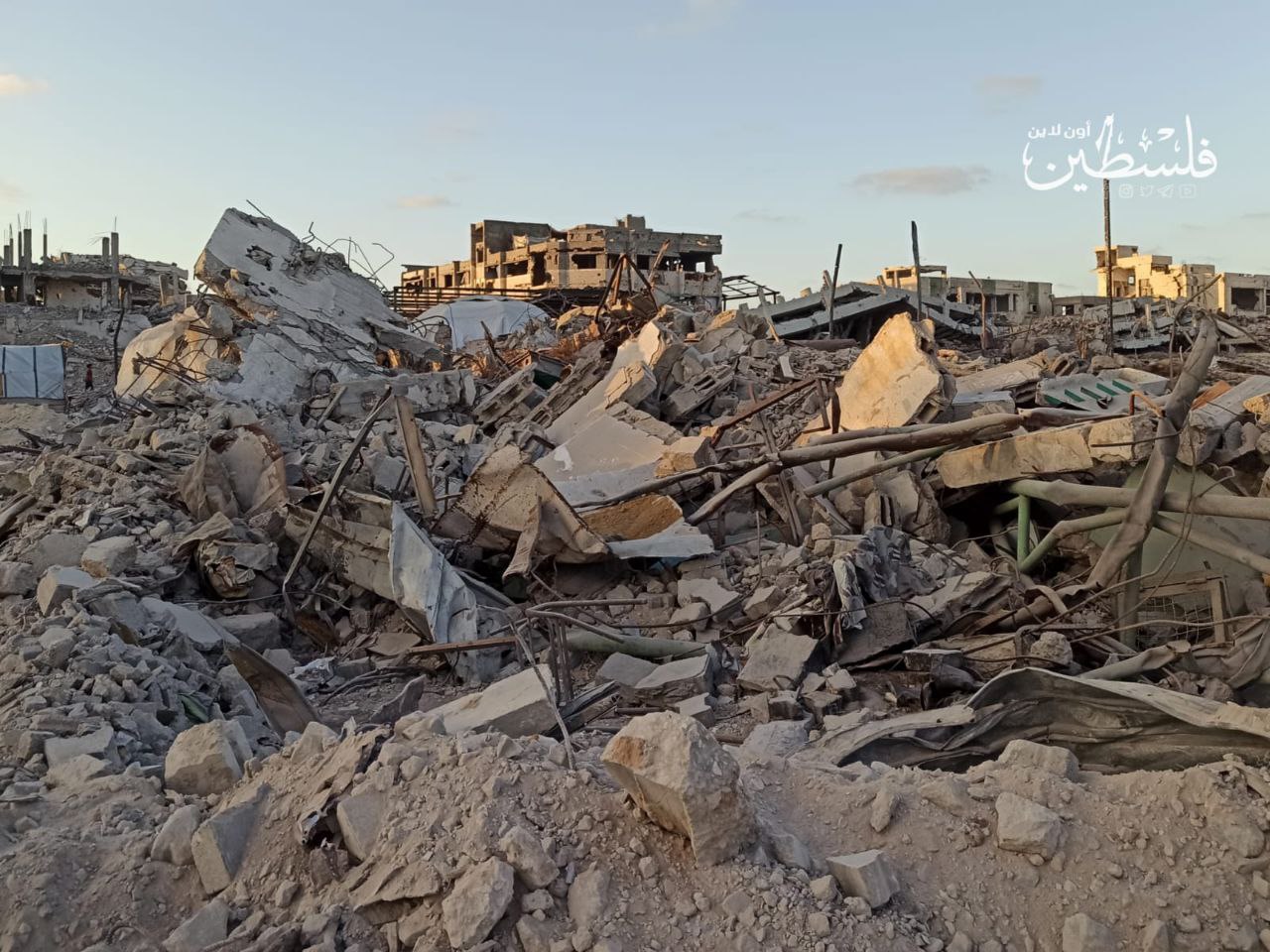 بالصور مخيم الشاطئ.. بين الركام والحياة وصمود لا يقهر في وجه التهجير