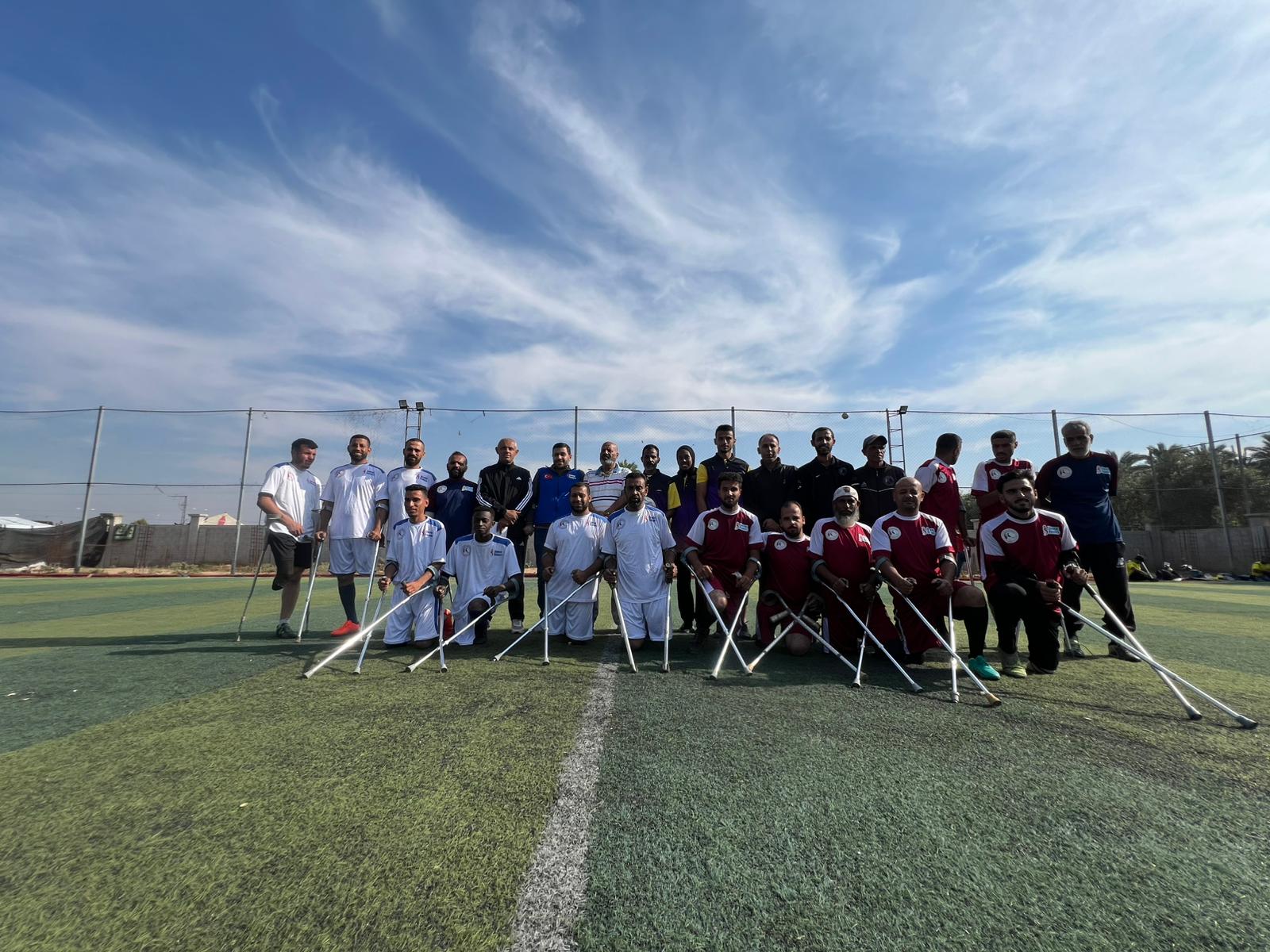 بالصور في غزة.. بطولة كرة قدم تعيد الأمل لذوي البتر