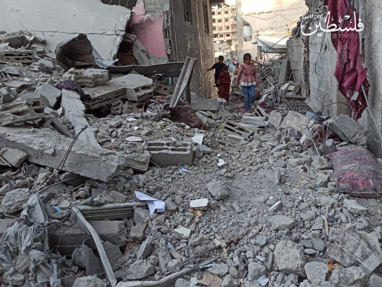 بالصور مخيم الشاطئ.. بين الركام والحياة وصمود لا يقهر في وجه التهجير