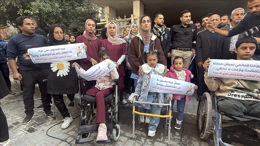 بالصور جرح مفتوح تحت الحصار.. ذوو الإعاقة الغزيون يصرخون في يومهم العالمي