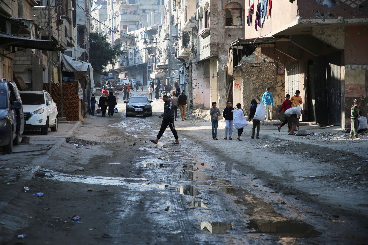 بعد أكثر من عامين على الحرب.. مياه الصرف الصحي تفاقم معاناة النازحين والمواطنين في غزة