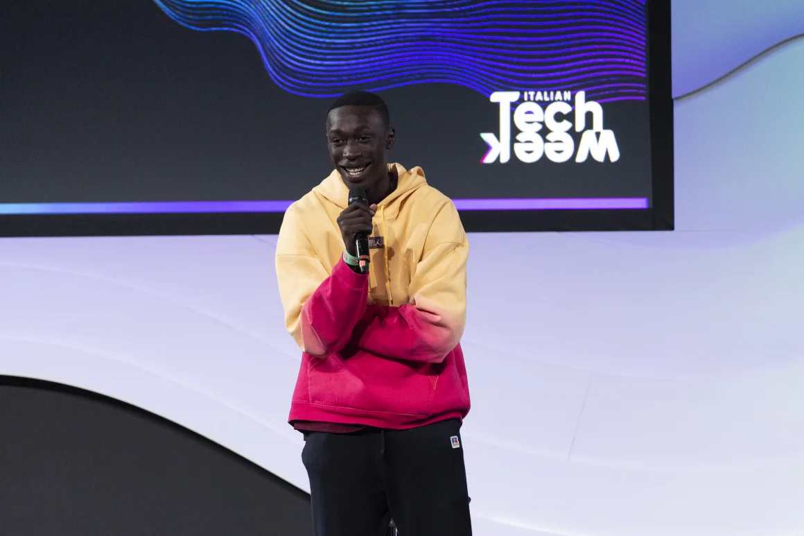 لام اشتهر بمقاطع فيديو صامتة