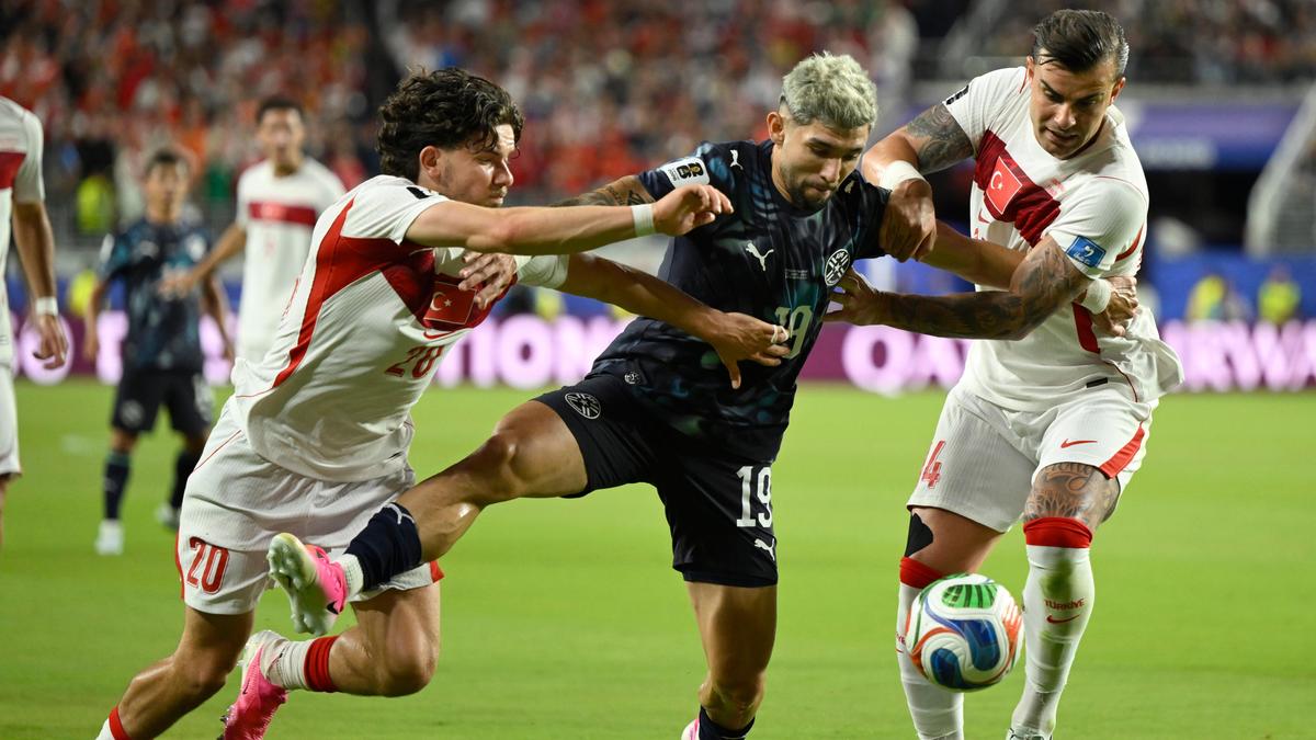 APTOPIX_Paraguay_Turkey_WCup_Soccer_64243.jpg